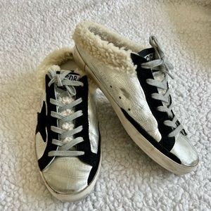 Golden Goose
Super-Star Sabots in silver laminated leather with black suede star